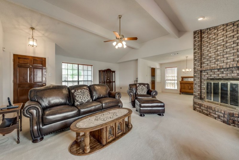   Large Family Room 