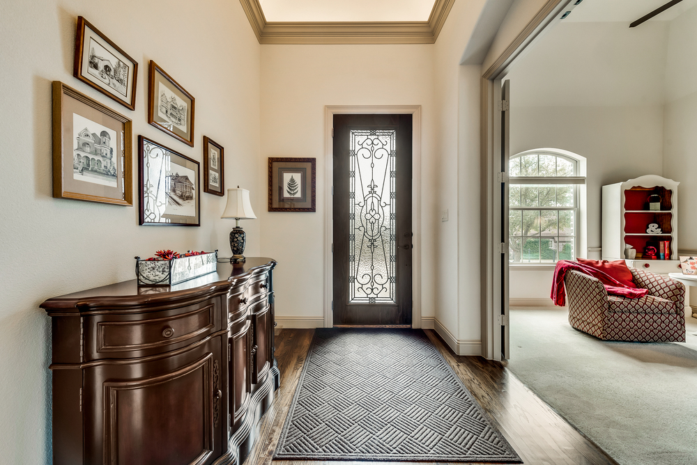    Entry with Stunning Front Door and Dome Lighting 
