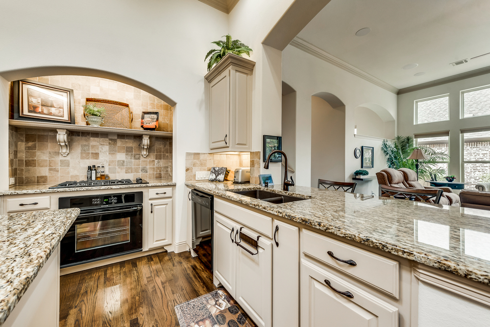    Gourmet Kitchen with Granite Countertops and Gas Cooktop 