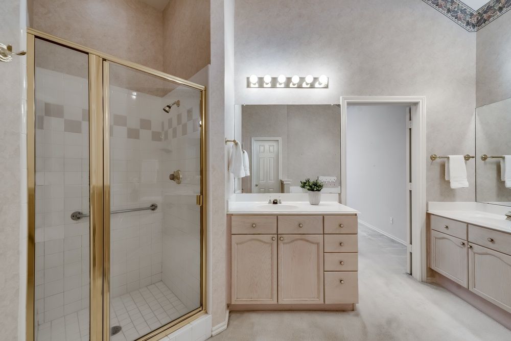    Master Bathroom with Jetted Tub Separate Vanities Separate Shower and Walk In Closet 