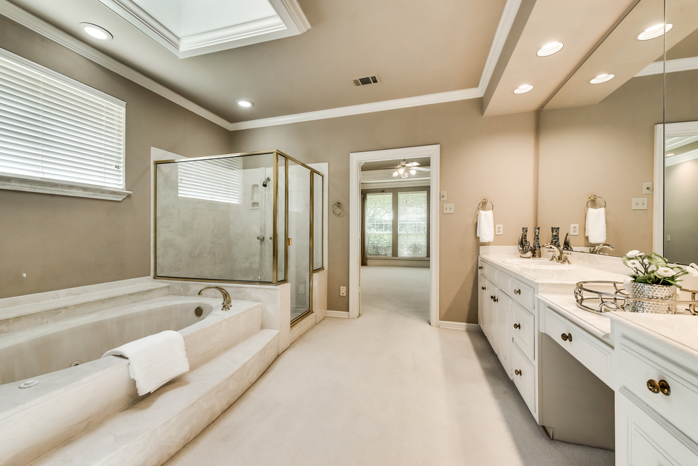    Oversized Jetted Tub and Separate Shower 