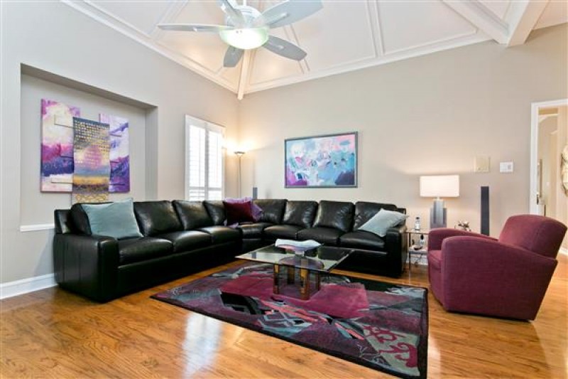    Vaulted Family Room 