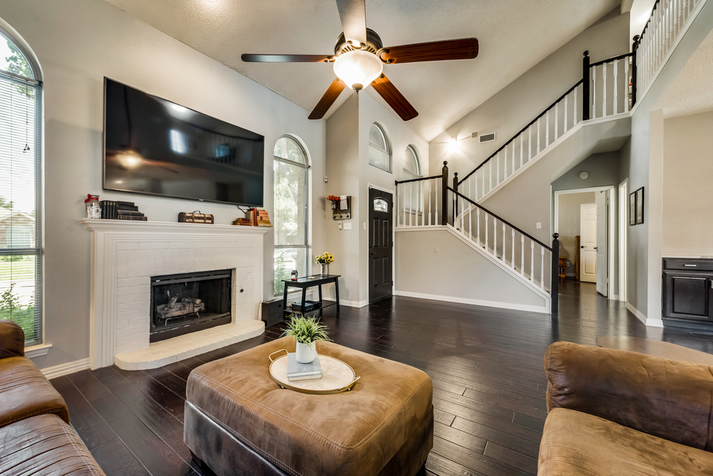    Soaring Ceilings in Entry and Family Room 
