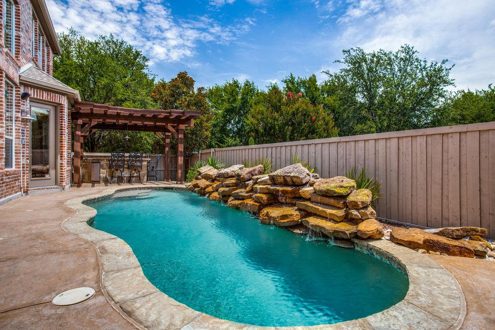    Sparkling Swimming Pool 