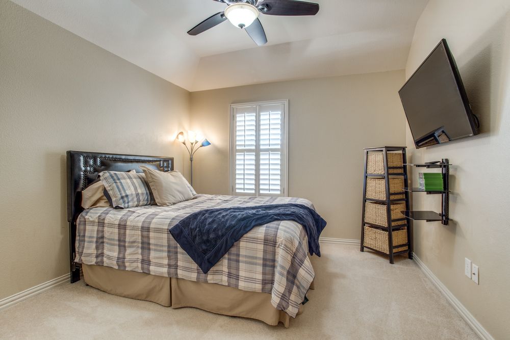    Secondary bedroom 
