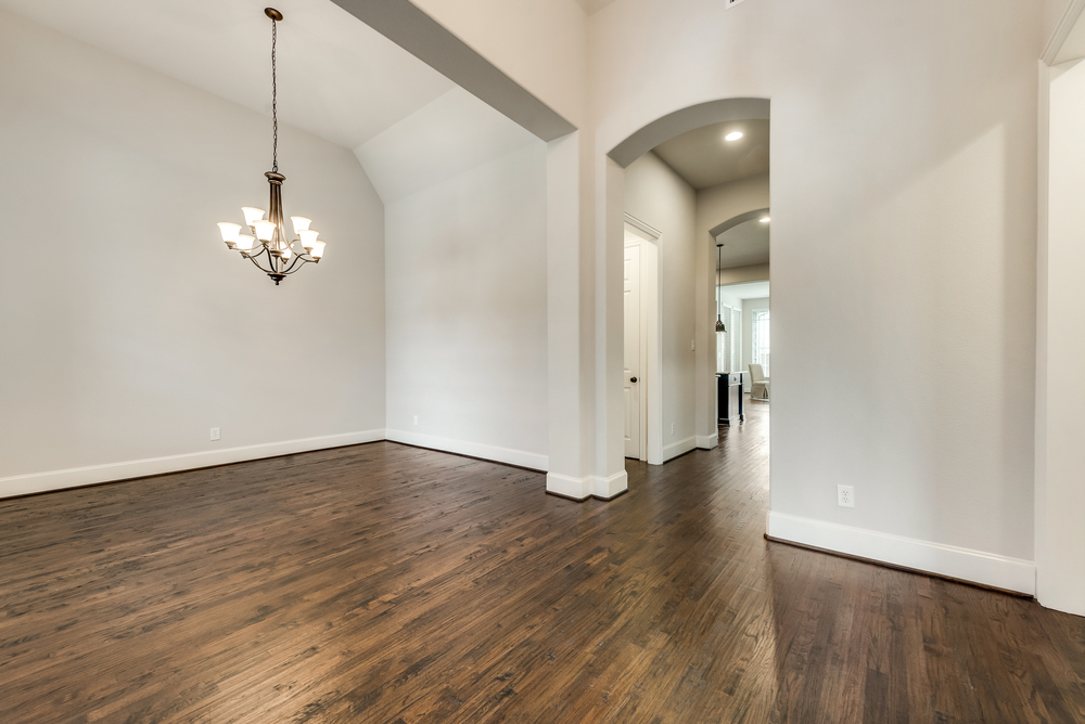    Spacious Entry  with Hardwood Floors stretching thru the Main Living Areas 